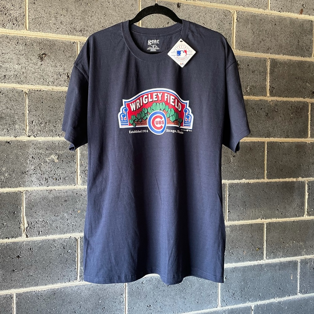 MLB Gear - XLarge - Navy Blue - Short Sleeved Chicago Cubs Wrigley Field T-Shirt